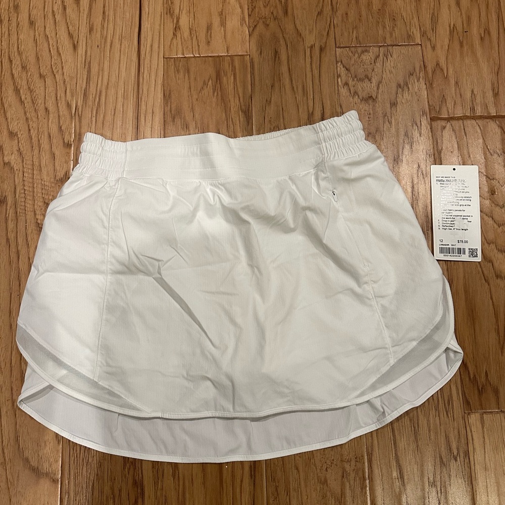 NWT lululemon Hotty Hot skirt - size 12
